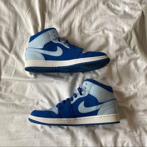 Air Jordan 1 Retro Mid ‘Ice Blue’